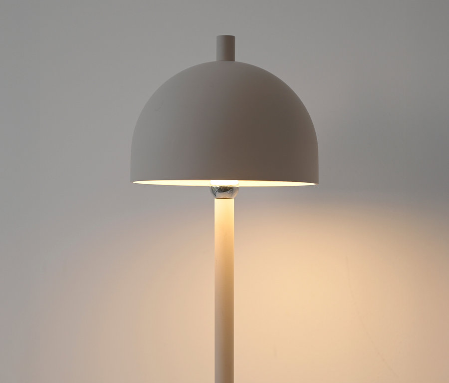 Nahaufnahme der SCHÖNER WOHNEN-Kollektion Akku-Tischleuchte »Bellis«, sandbrise.