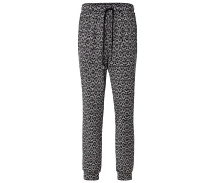 Schwarze Jogginghose mit Blumenmuster.