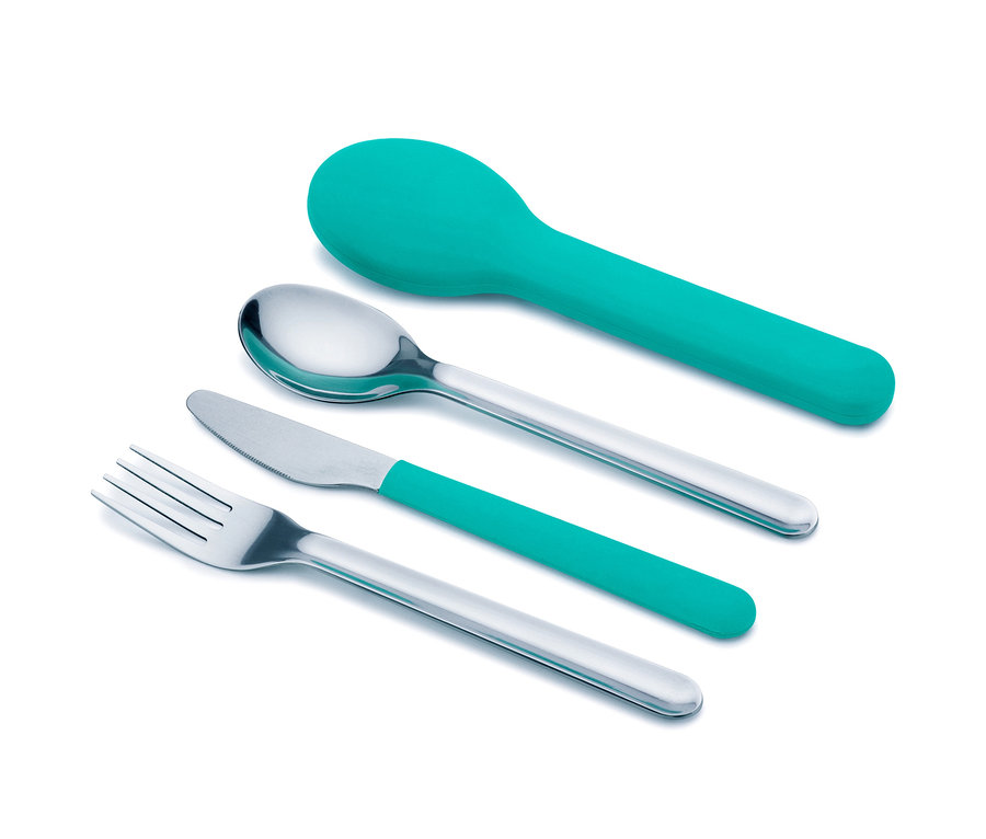 Joseph Joseph Besteck-Set »GoEat«: Löffel mit türkiser Hülle, Löffel, Messer mit türkisem Griff und Gabel.