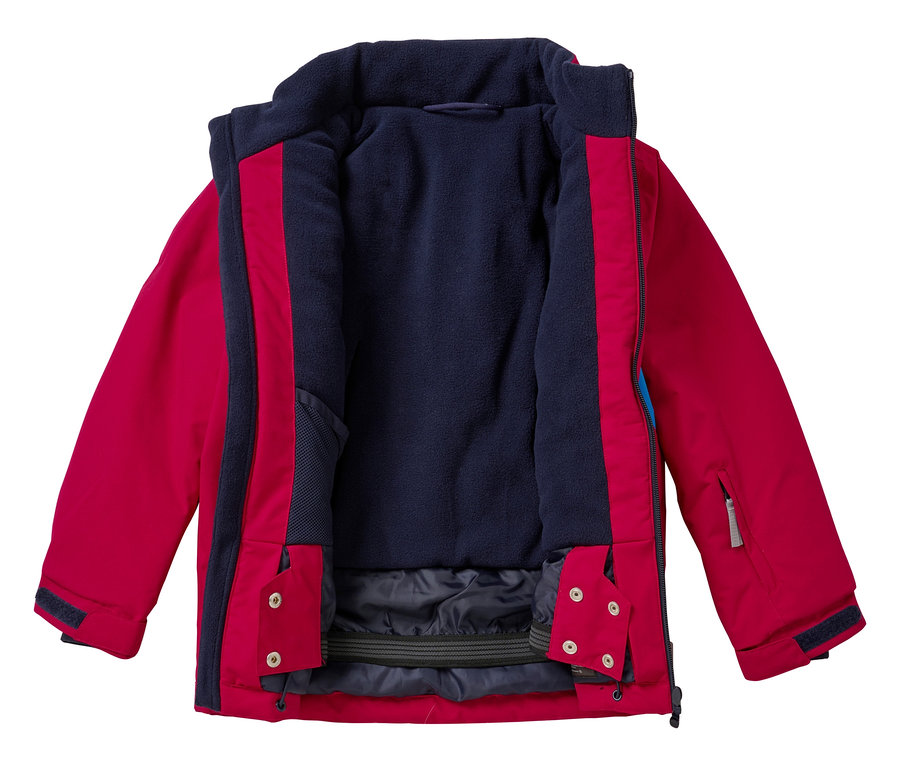 Geöffnete JAKO-O Schneejacke in Traubenfarbe mit marineblauem Innenfutter.