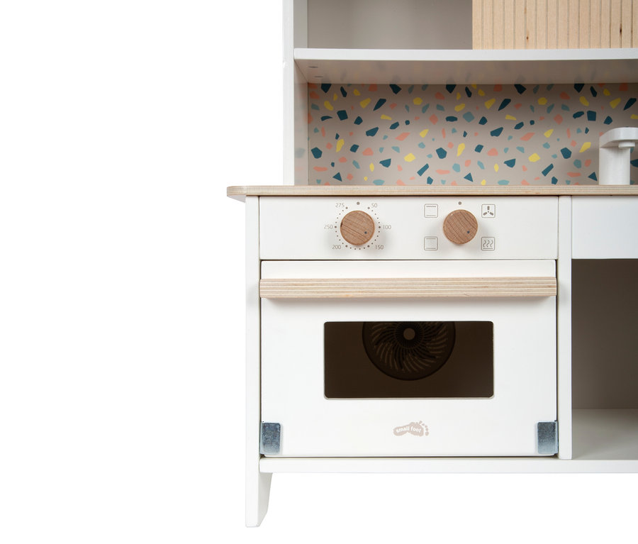 Detail einer weißen Spielküche mit Backofen und zwei Knöpfen.