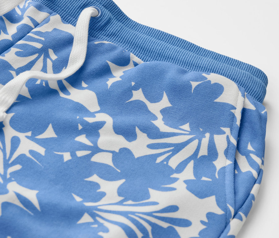 Detailansicht einer bedruckten Sweatpants mit Blumenmuster.