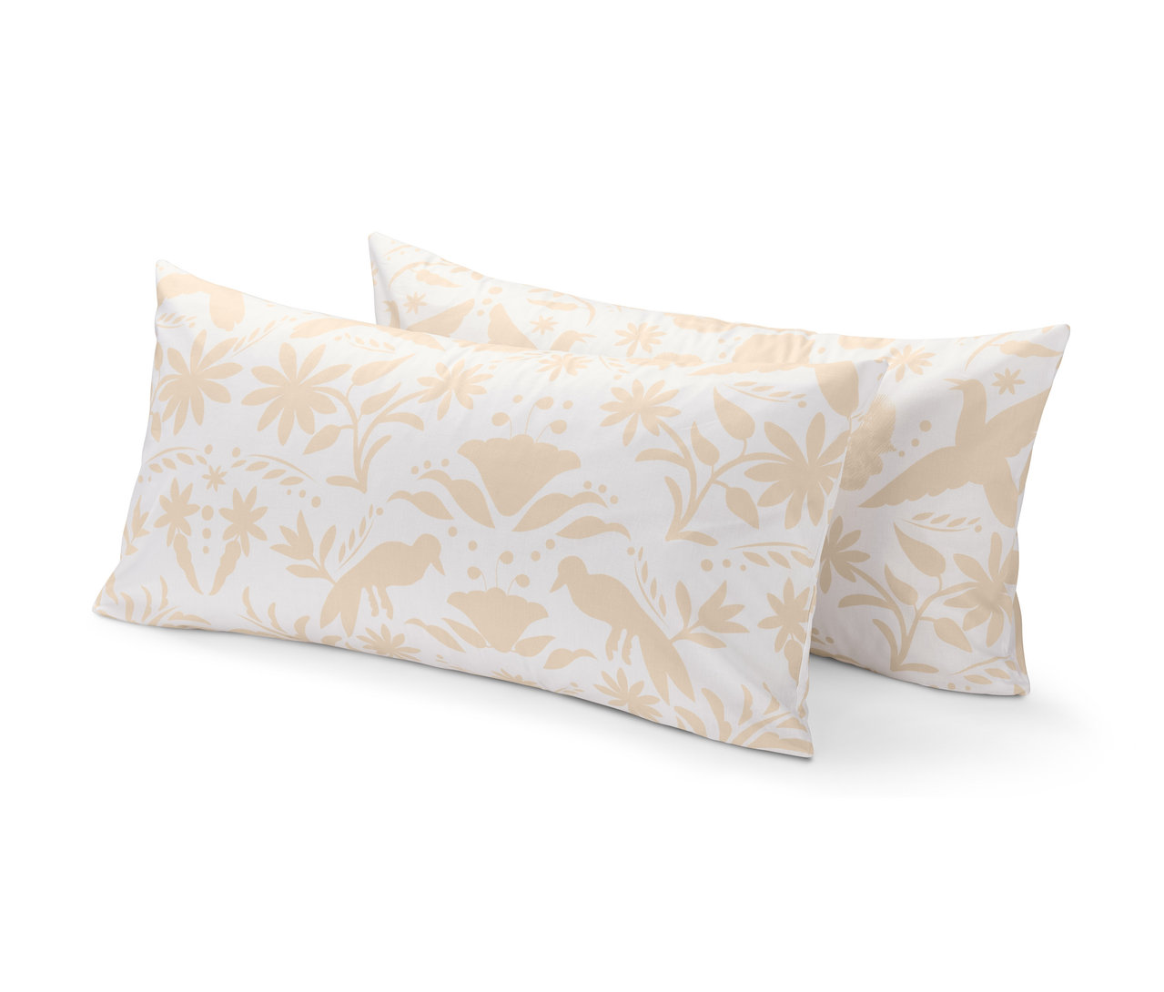 Zwei cremefarbene Renforcé-Kopfkissenbezüge mit Blumen- und Vogelmuster, je ca. 80 x 40 cm.