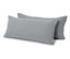 Zwei graue, rechteckige Kissen liegen nebeneinander auf einem weißen Hintergrund.