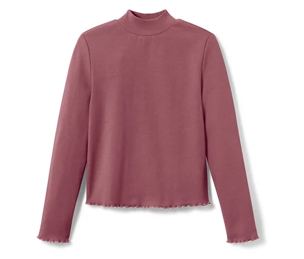 Weinrotes, geripptes Langarmshirt mit Rollkragen.