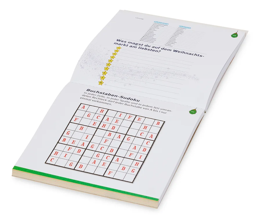 Aufgeschlagenes Rätselbuch mit Buchstaben-Sudoku und Weihnachtsmarkt-Quiz.