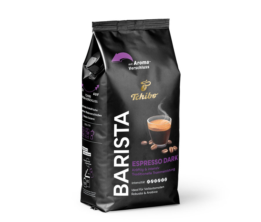 Schwarze Packung Tchibo Barista Espresso Dark Kaffee mit einer Tasse Espresso und Kaffeebohnen.