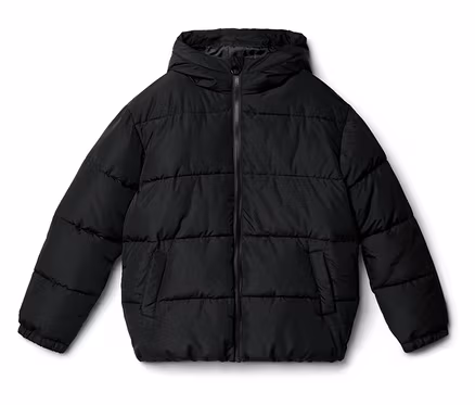 Schwarze Steppjacke mit Kapuze und Reißverschluss.