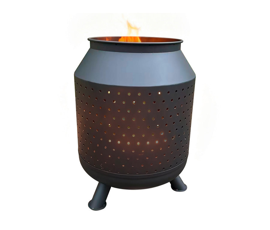 Ein brennender Stahl-Feuerkorb für den Garten, dunkelgrau, zylindrisch mit perforiertem Unterteil und drei Beinen.