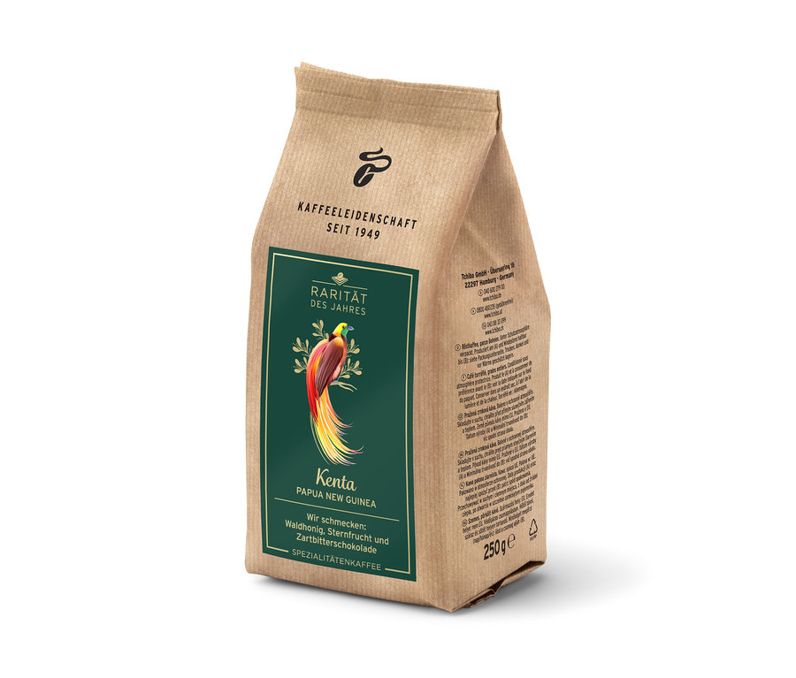 Eine braune Kaffeepackung von Tchibo "Kenta Papua New Guinea" mit einem Bild eines Vogels ist zu sehen.