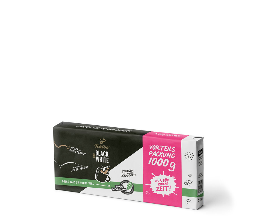 Eine Packung BLACK & WHITE gemahlener Kaffee, 1 kg.