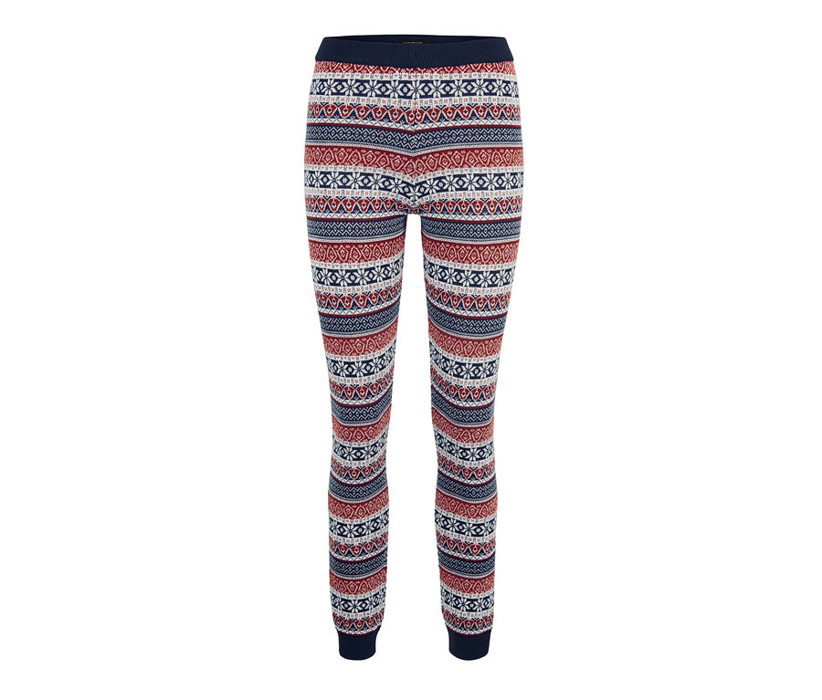 Strickleggings im Norweger-Dessin auf weißem Hintergrund.