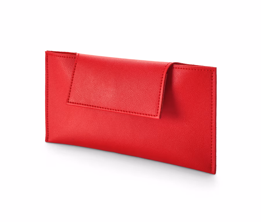 Ein rotes Masken-Etui auf einem weißen Hintergrund.