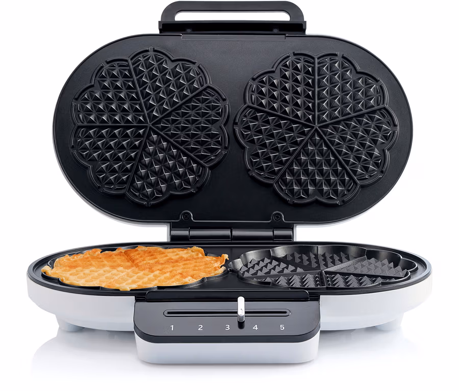 Offenes WILFA Waffeleisen »TRADITION DOUBLE WDWA-516W«, mit einer gebackenen Waffel in Herzform.