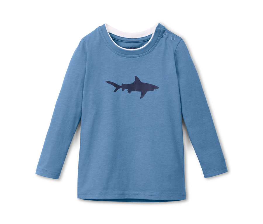 Blaues Langarmshirt mit Hai-Motiv.