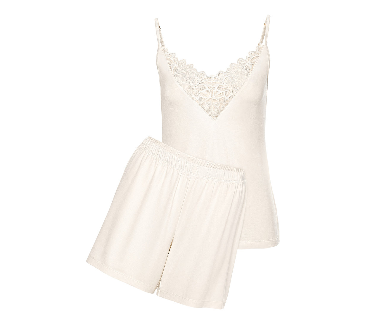 Ein Shorty-Pyjama liegt auf einem weißen Hintergrund.