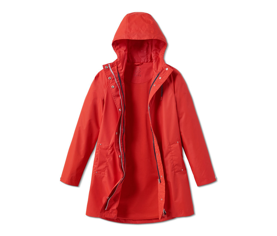 Offene rote 3-in-1-Regenjacke mit Kapuze.
