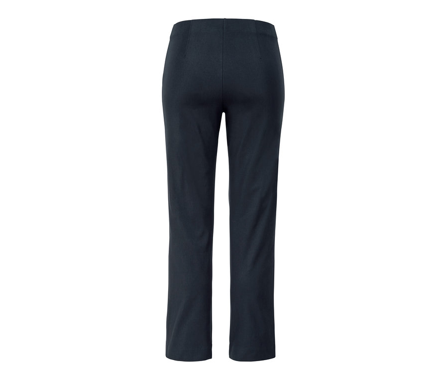 Dunkelblaue 7/8-Stretch-Hose.