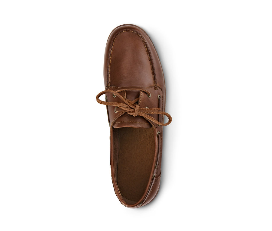 Ein brauner Leder-Bootsschuh mit braunen Schnürsenkeln.