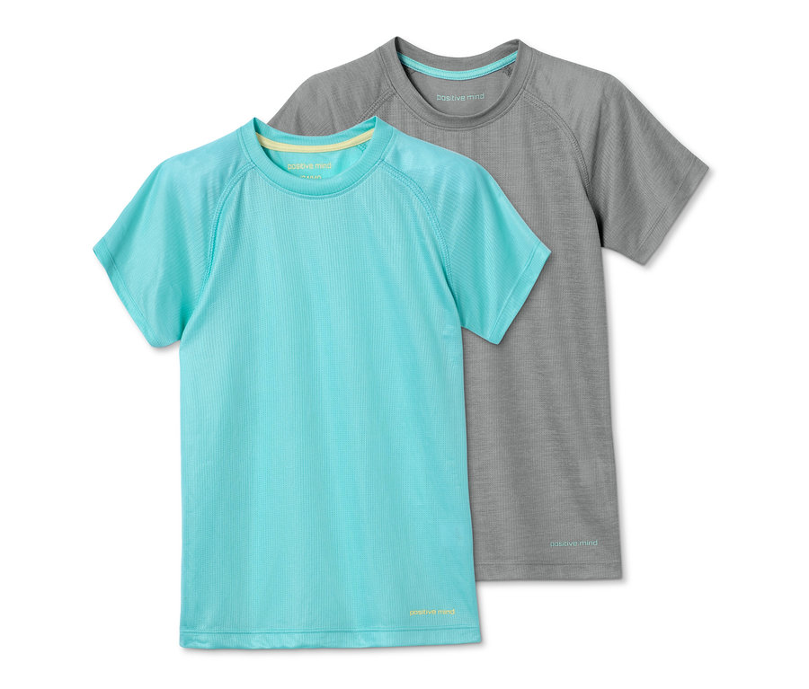 Zwei Funktionsshirts aus recyceltem Material, ein türkises und ein graues, liegen übereinander.