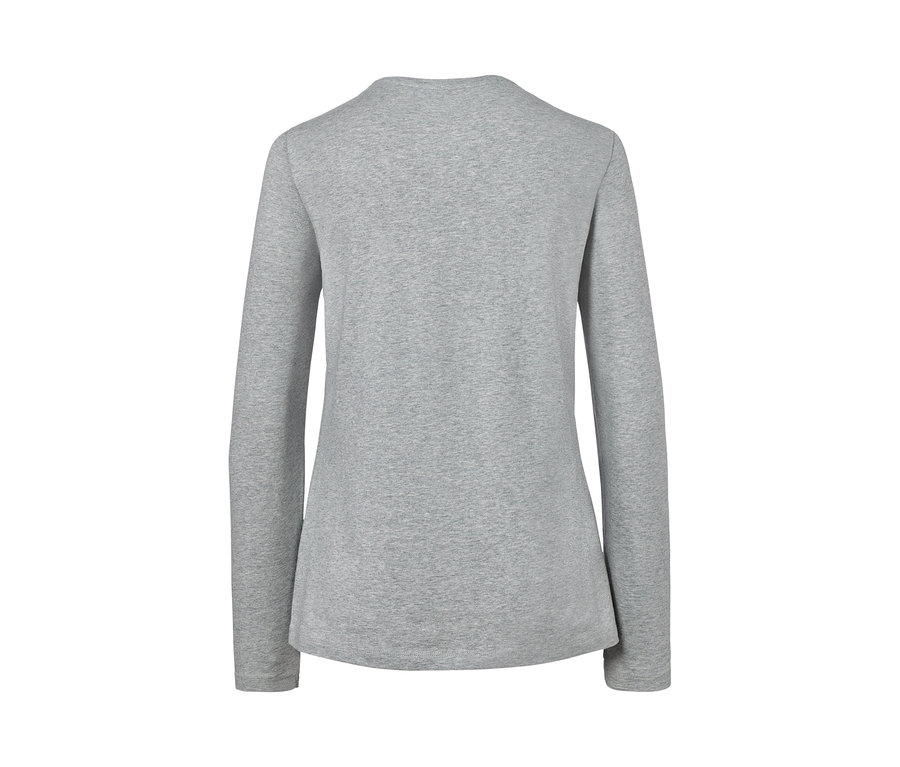 Grauer Pyjama mit langen Ärmeln.