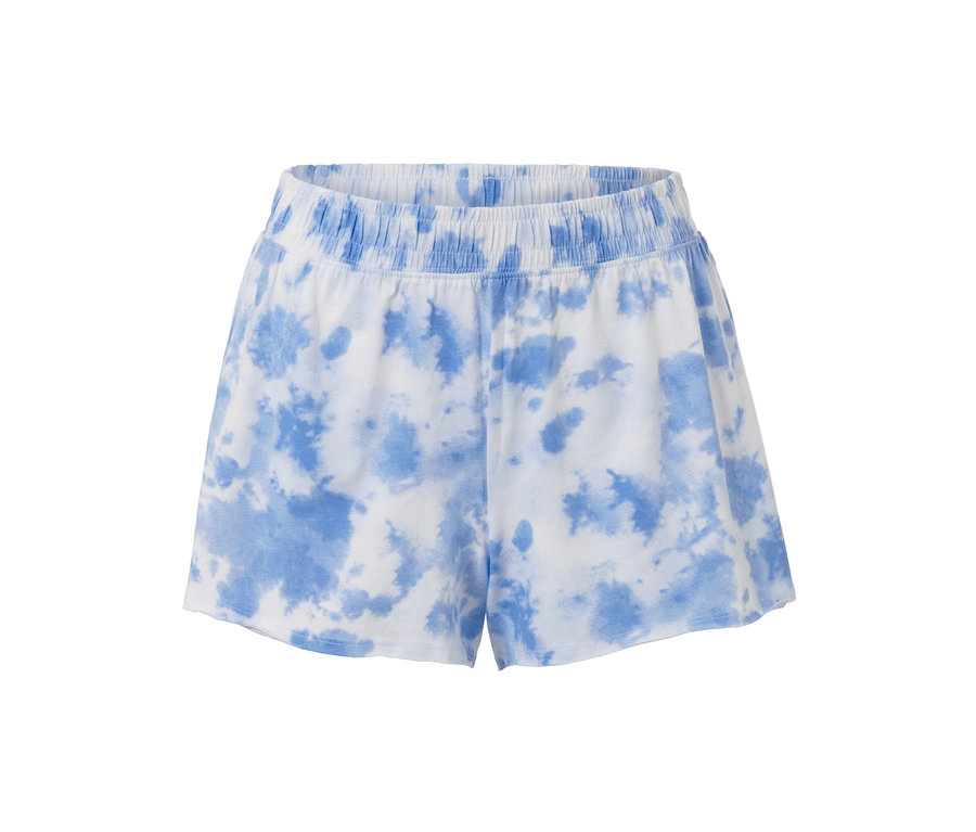 Weisse Relax-Shorty mit blauem Batikmuster.