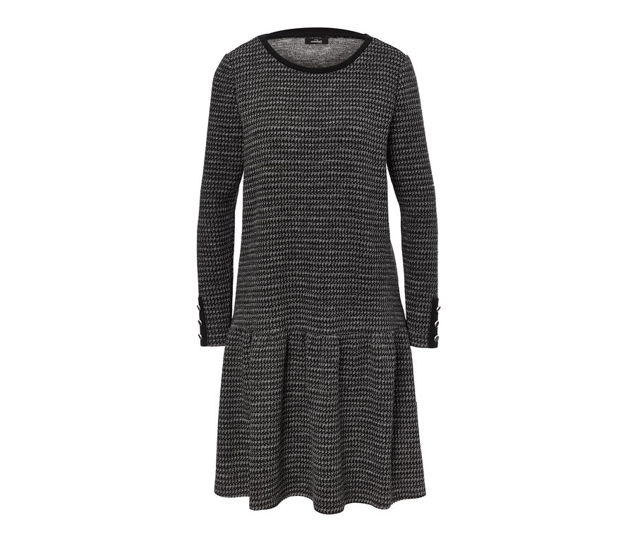 Strukturiertes Kleid mit langen Ärmeln.