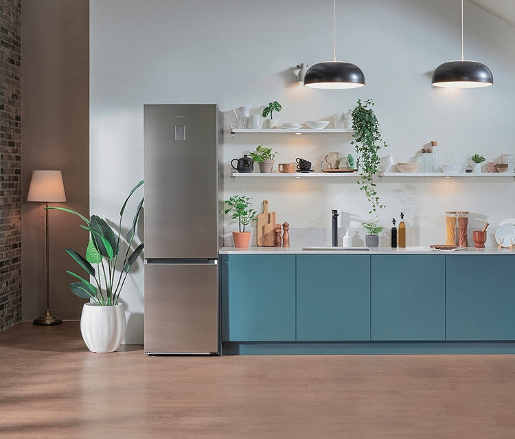 Küche mit Samsung Kühl-Gefrierkombination »RL38T775CS9/EG«, C (von A bis G), 390 Liter.