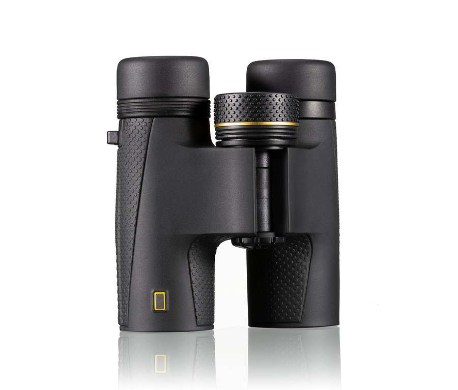 Detailansicht eines schwarzen Taschenfernglases NATIONAL GEOGRAPHIC 10x25-Taschenfernglas mit hochwertigen BaK-4-Prismen.