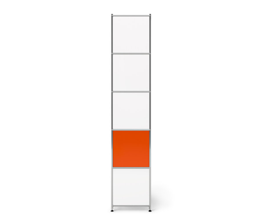 Hohes Regal Metall »CN3« mit 2 Klappenfächern, Sonderedtition, mit einem orangefarbenen Fach in der Mitte.