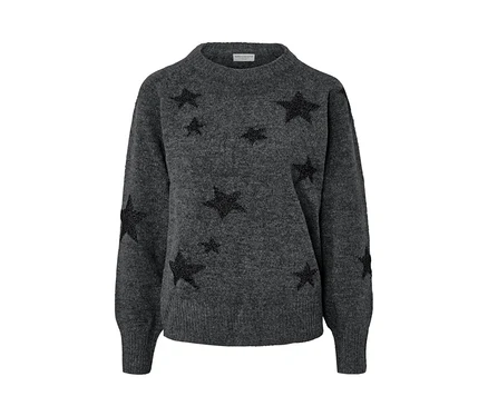 Grauer Strickpullover mit schwarzen Sternen.