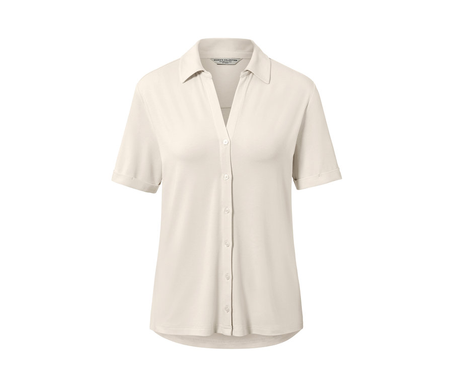 Weißes Blusenshirt mit Knopfleiste.