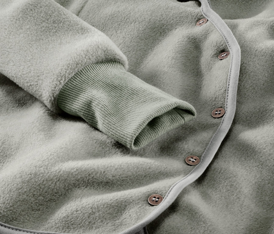 Detailansicht einer Baby-Kleinkind-Fleecejacke.