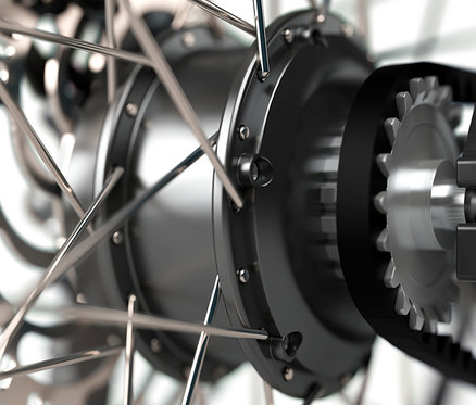 Detailaufnahme einer Radnabe und Speichen eines SHARP Hybrid E-Bikes.