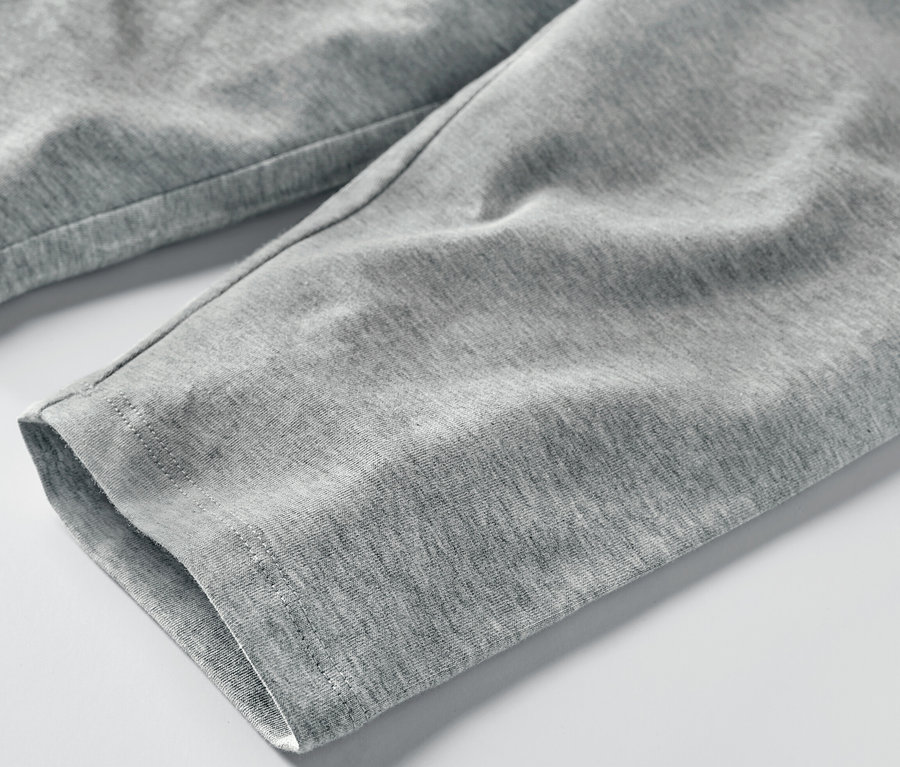 Detailaufnahme von grauen Kinder-3/4-Leggings.