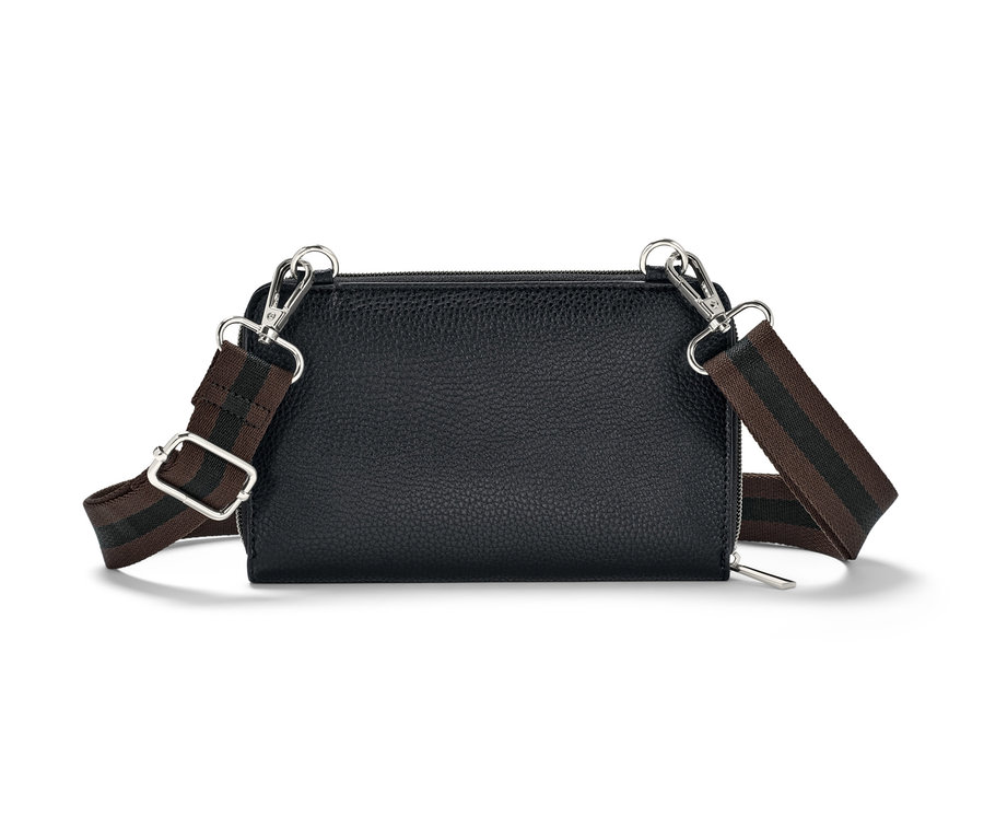 Eine schwarze Mini-Tasche mit einem braunen Riemen.