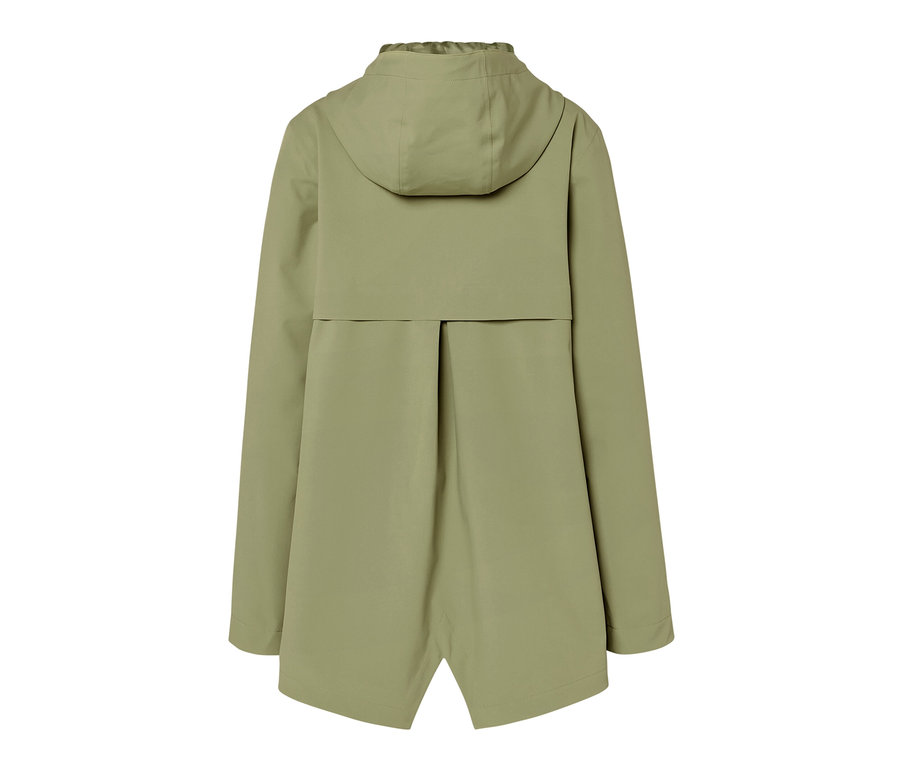 Rückansicht einer olivgrünen Regenjacke mit Kapuze.