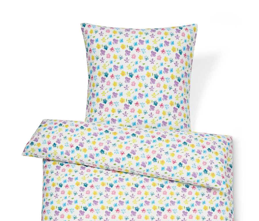 Ein Set Microfaser-Bettwäsche mit Blumenmuster. Das Set enthält einen Kissenbezug und einen Bettbezug.