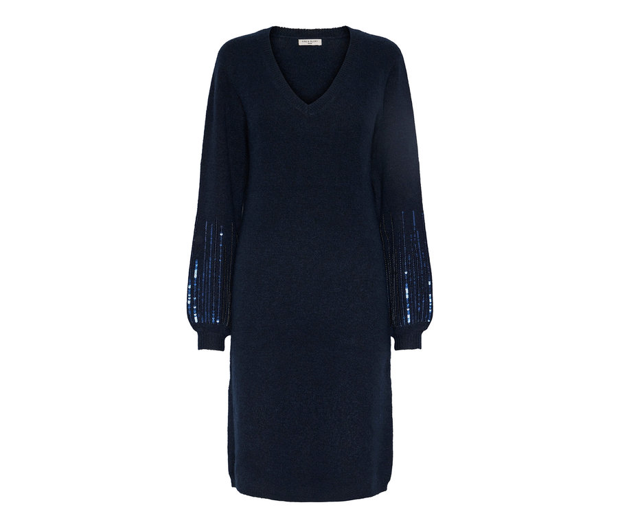 Dunkelblaues Strickkleid mit Pailletten an den Ärmeln.
