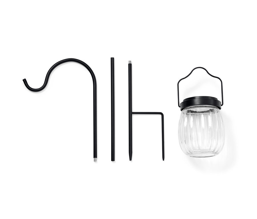 Teile einer Spieß-Solar-Leuchte auf weißem Hintergrund.