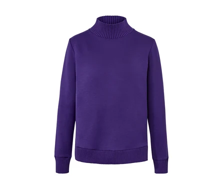 Lila Sweatshirt mit Stehkragen.