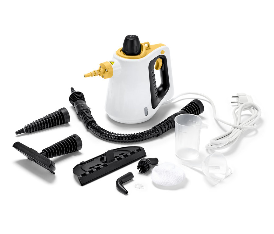 Dampfreiniger mit Aufsätzen auf weißem Hintergrund.