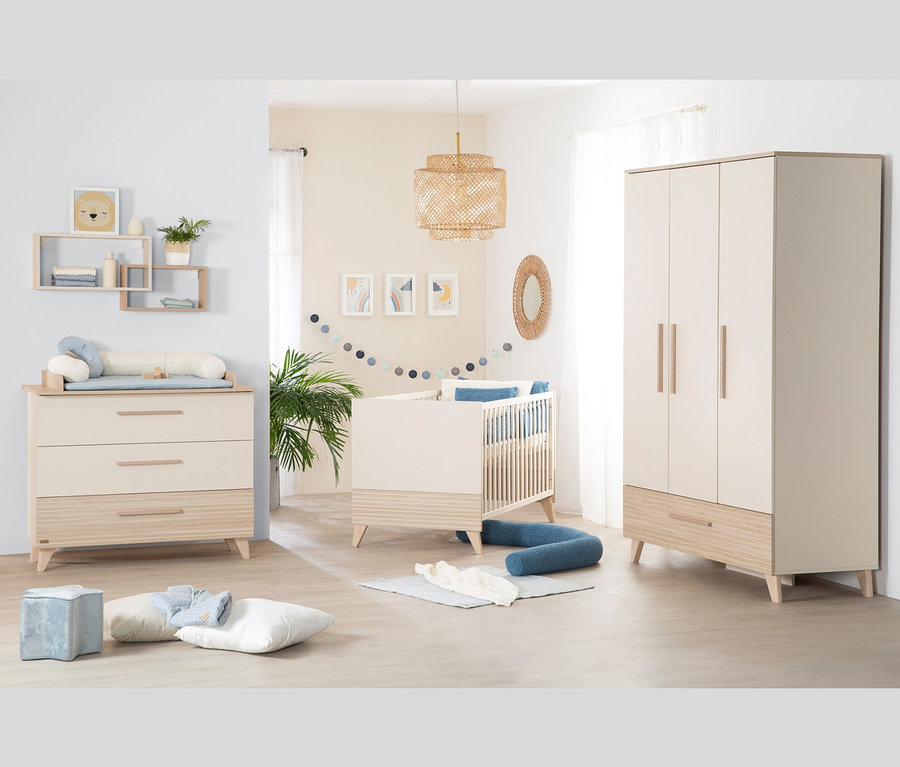Kinderzimmer mit Gitterbett, Kommode und Kleiderschrank. Inklusive roba Set »Sidney« 2-teilig, cashmere.