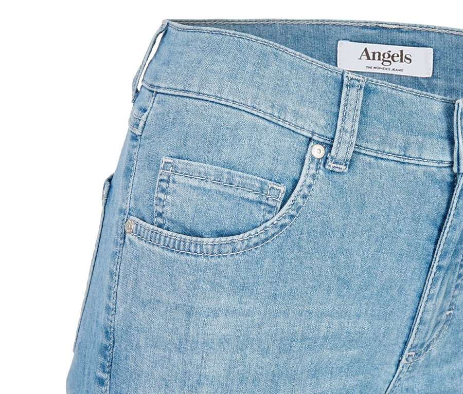 Detailansicht einer hellblauen Angels Jeans »Capri Turn-Up« im Slim Fit.