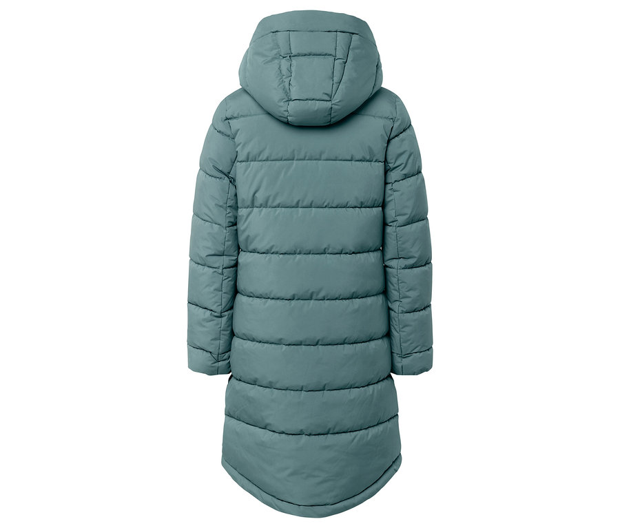 Rückansicht einer langen Steppjacke mit Kapuze in Graugrün.