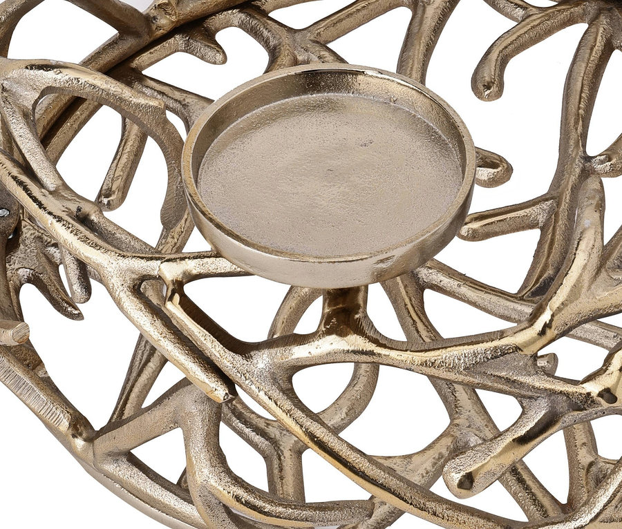 Nahaufnahme des goldenen Eglo Oroquieta Kerzenständers mit organischem, verzweigtem Design.