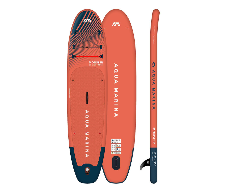 Ein orangefarbenes Aqua Marina SUP Board »Monster« 12'0" steht neben einem anderen Board und einem dritten, das senkrecht steht.