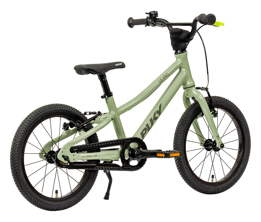 Das mintgrüne PUKY Fahrrad LS-PRO 16 steht seitlich. Es hat schwarze Reifen, einen schwarzen Sattel und einen orangefarbenen Pedalreflektor.