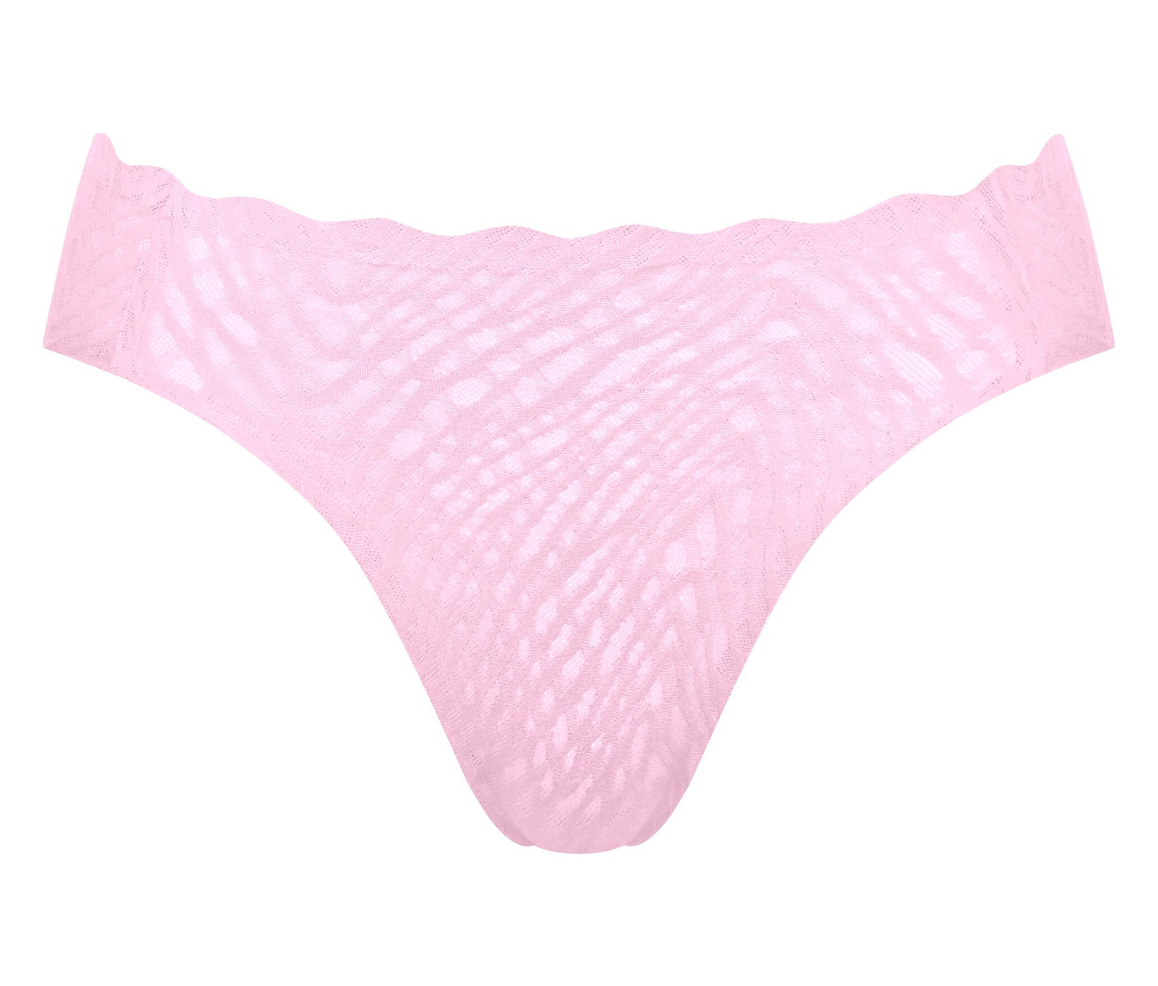 Nahaufnahme eines einzelnen, blassrosa Damenslips mit gewelltem Bund vor einem weißen Hintergrund.