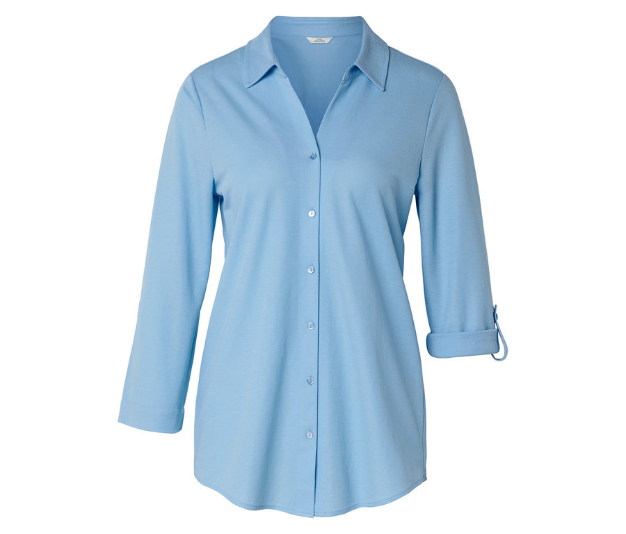 Hellblaues, langärmeliges Hemd mit Knöpfen vorne und Kragen.